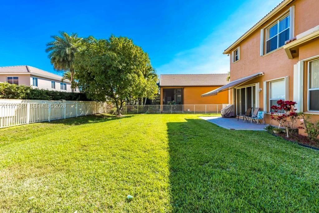 Недавно продано: $899,000 (4 спален, 4 ванн, 3087 Квадратных фут)