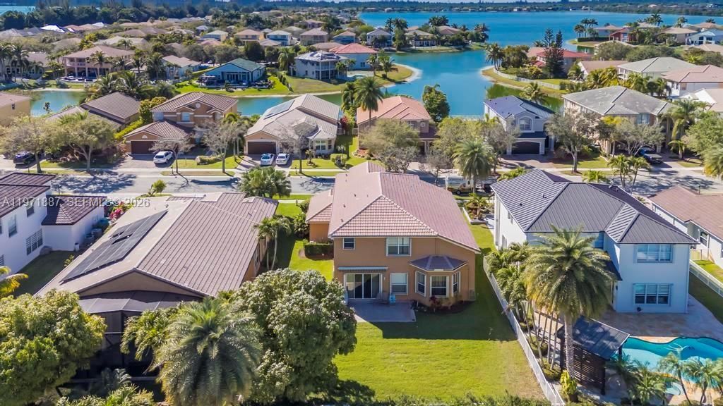 Недавно продано: $899,000 (4 спален, 4 ванн, 3087 Квадратных фут)