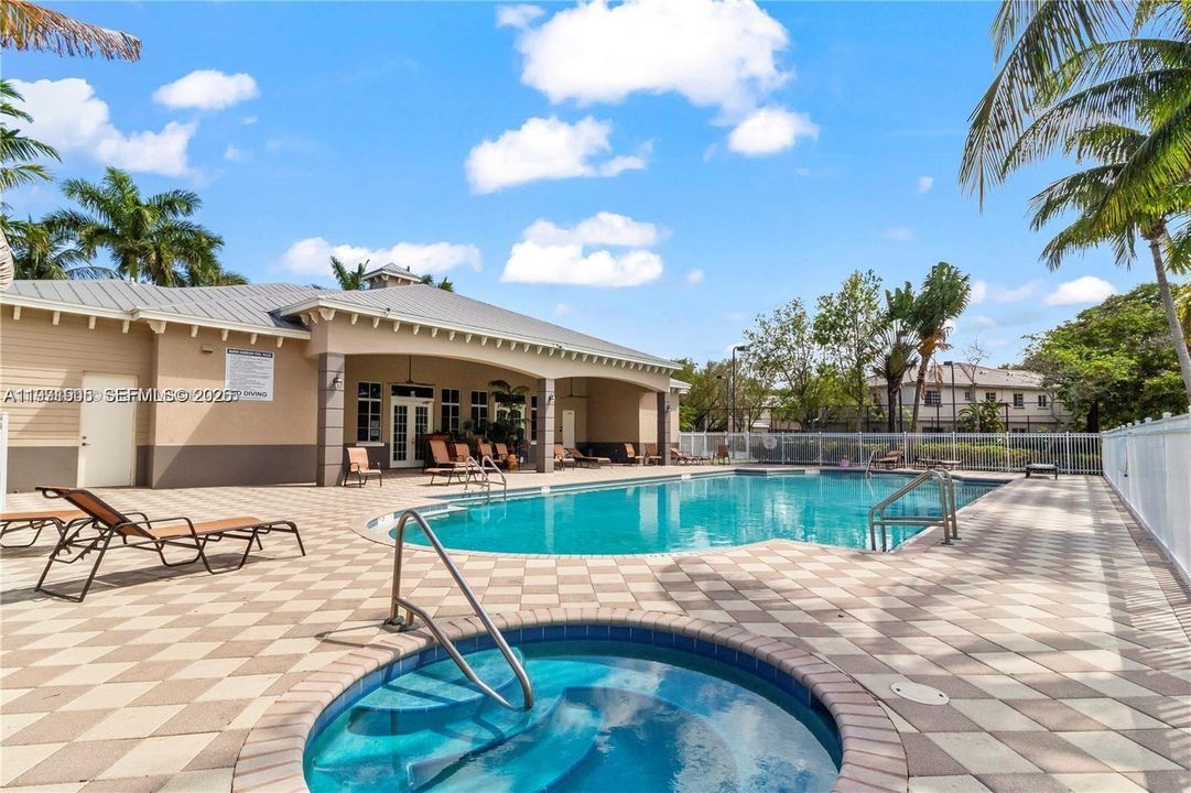 For Rent: $1,998 (3 beds, 2 baths, 1049 Square Feet)
