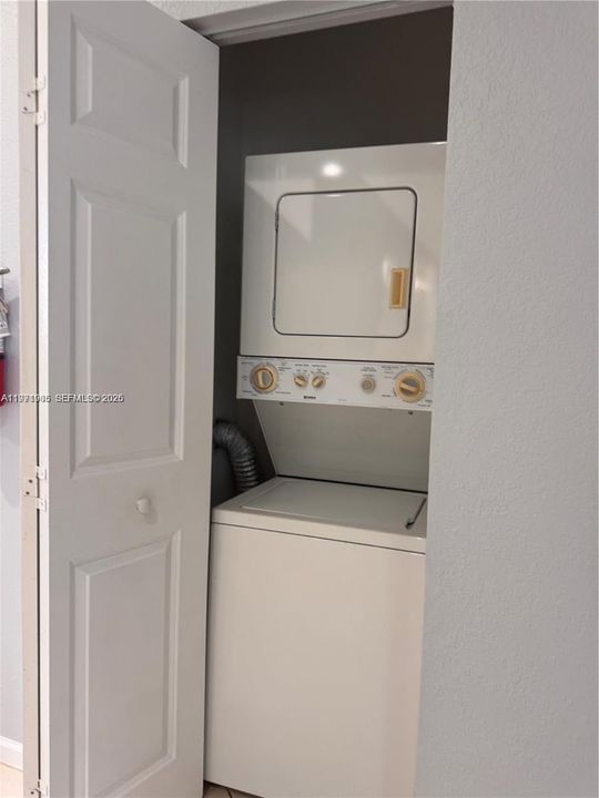 For Rent: $1,998 (3 beds, 2 baths, 1049 Square Feet)