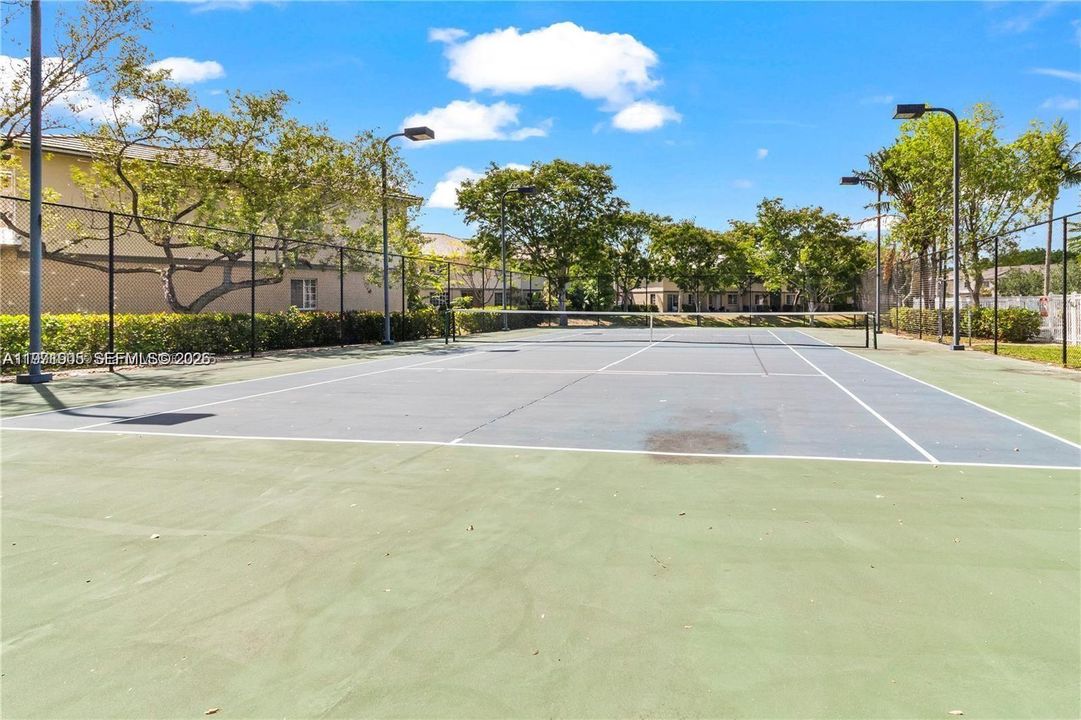 For Rent: $1,998 (3 beds, 2 baths, 1049 Square Feet)