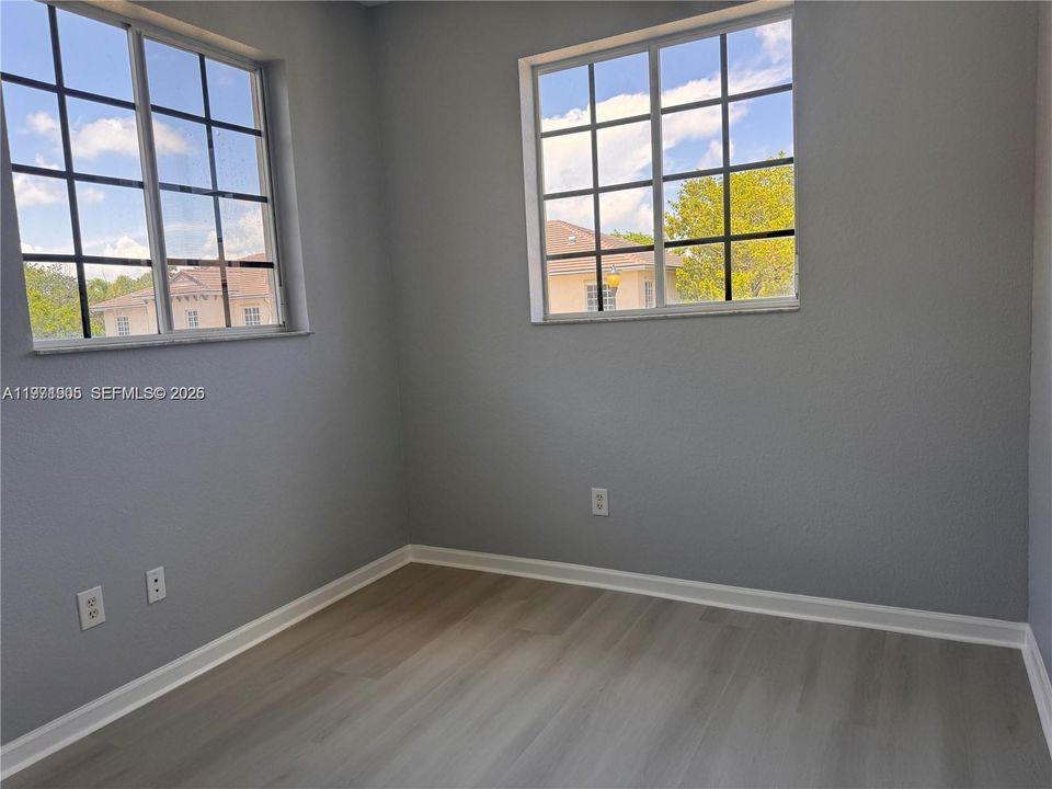 For Rent: $1,998 (3 beds, 2 baths, 1049 Square Feet)