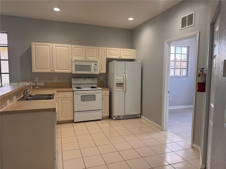 For Rent: $1,998 (3 beds, 2 baths, 1049 Square Feet)
