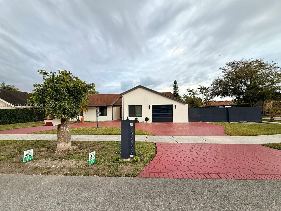 For Rent: $5,200 (3 beds, 2 baths, 1749 Square Feet)
