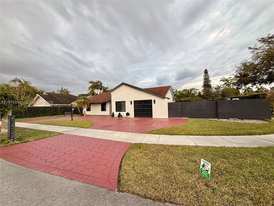 For Rent: $5,200 (3 beds, 2 baths, 1749 Square Feet)