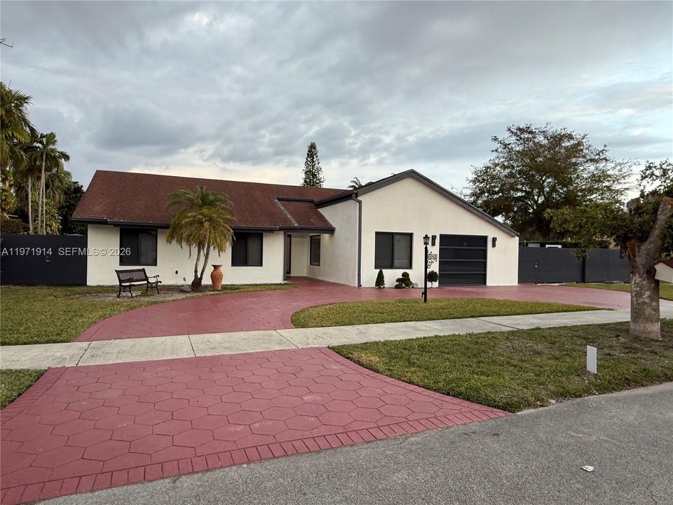 For Rent: $5,200 (3 beds, 2 baths, 1749 Square Feet)