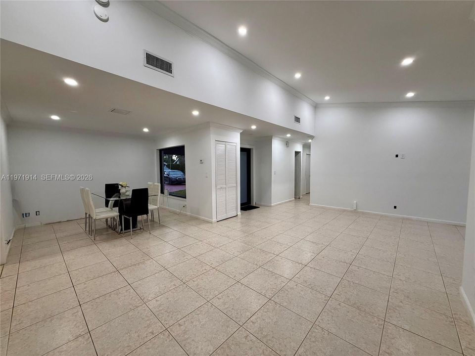 For Rent: $5,200 (3 beds, 2 baths, 1749 Square Feet)