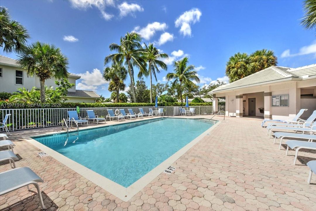 For Sale: $399,000 (2 beds, 2 baths, 1629 Square Feet)