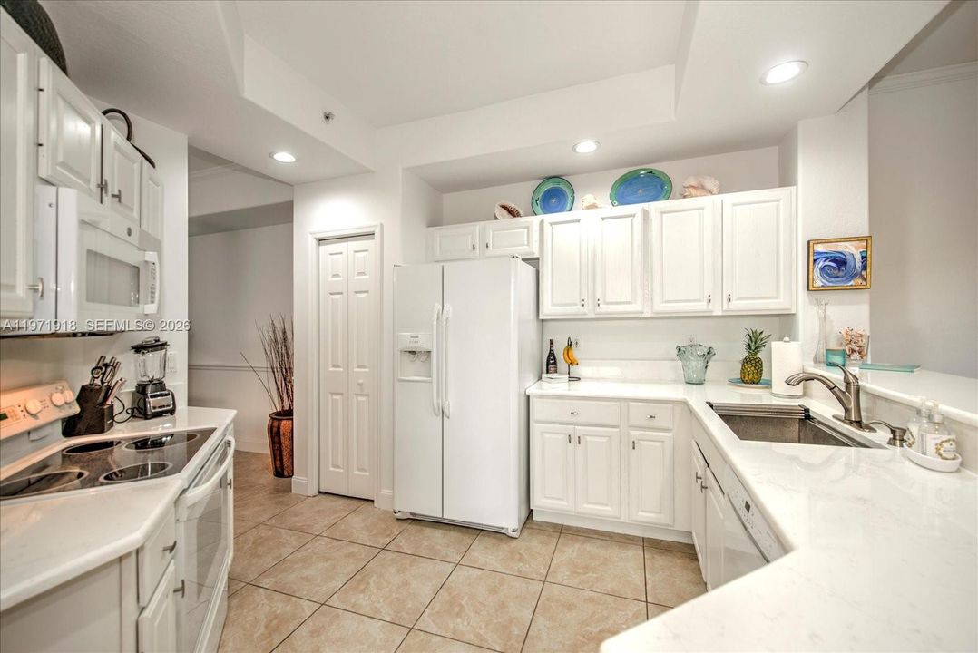 For Sale: $399,000 (2 beds, 2 baths, 1629 Square Feet)