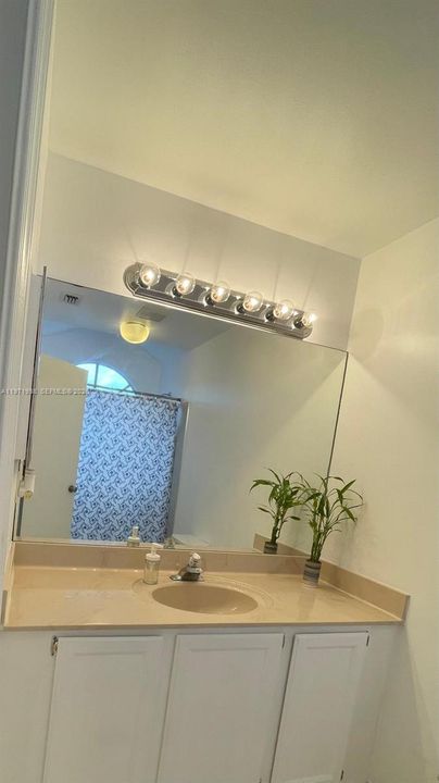 For Sale: $289,900 (2 beds, 2 baths, 1190 Square Feet)