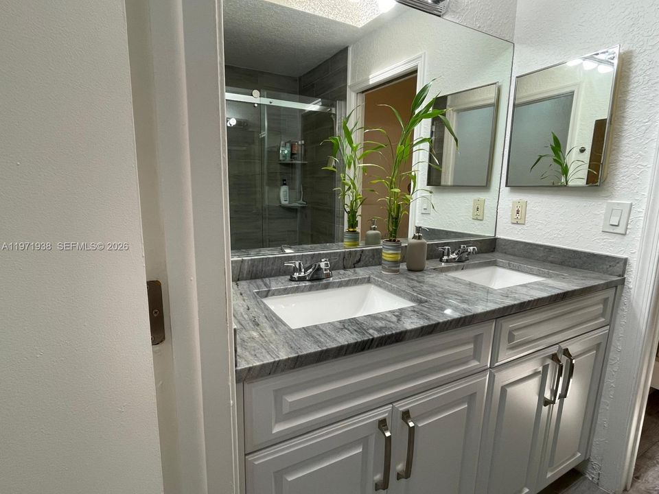 For Sale: $289,900 (2 beds, 2 baths, 1190 Square Feet)