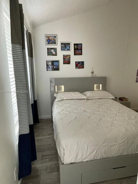 For Sale: $289,900 (2 beds, 2 baths, 1190 Square Feet)