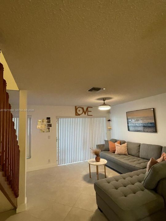 For Sale: $289,900 (2 beds, 2 baths, 1190 Square Feet)