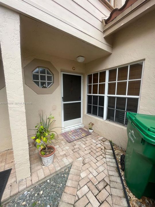 For Sale: $289,900 (2 beds, 2 baths, 1190 Square Feet)