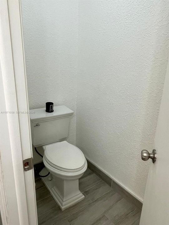 For Sale: $289,900 (2 beds, 2 baths, 1190 Square Feet)