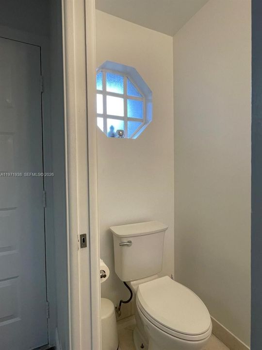 For Sale: $289,900 (2 beds, 2 baths, 1190 Square Feet)