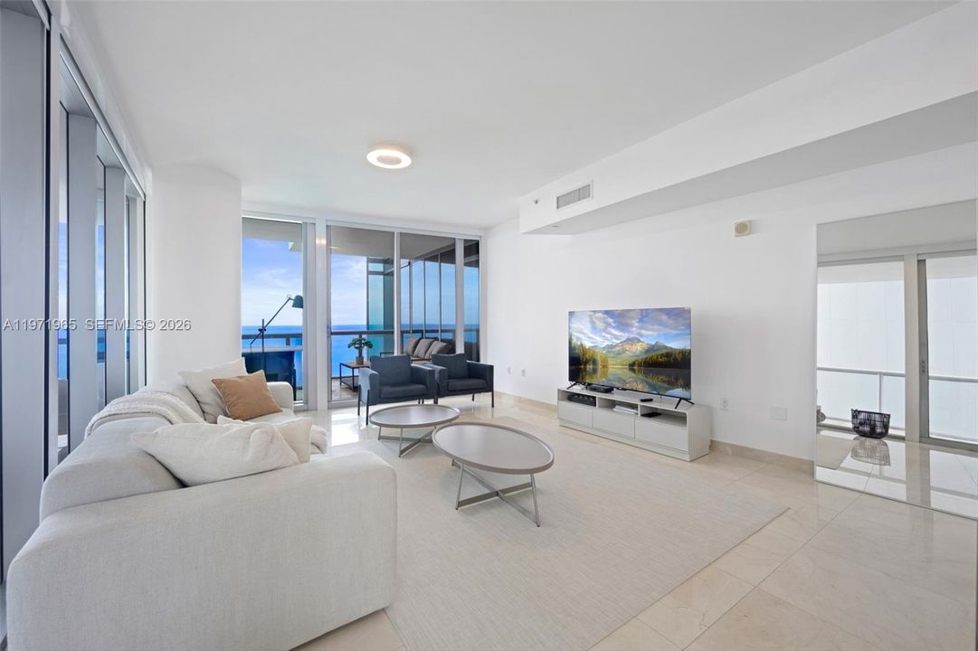For Sale: $2,850,000 (3 beds, 3 baths, 1956 Square Feet)