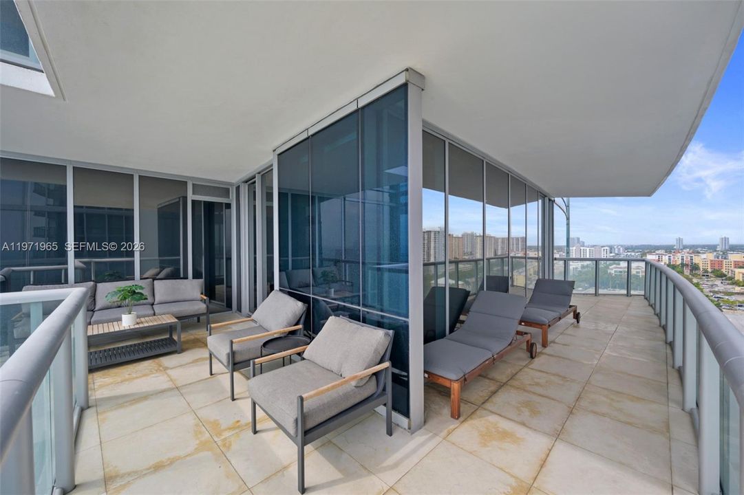 For Sale: $2,850,000 (3 beds, 3 baths, 1956 Square Feet)