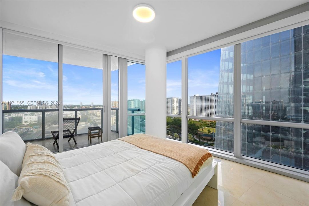 For Sale: $2,850,000 (3 beds, 3 baths, 1956 Square Feet)