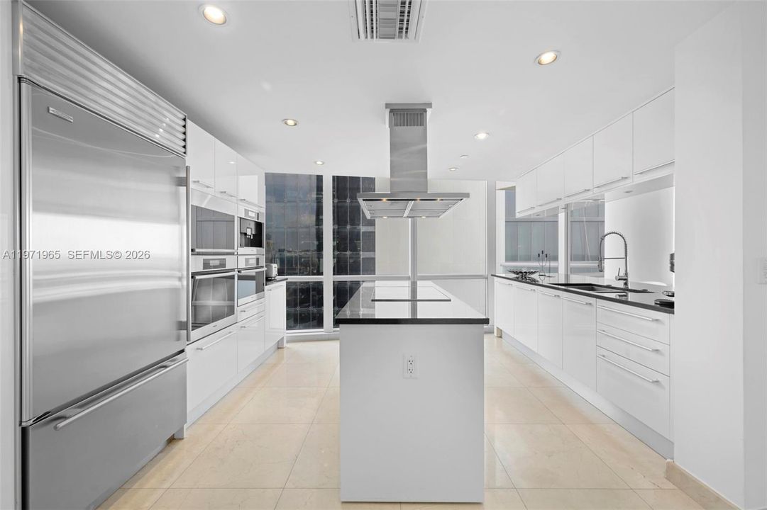 For Sale: $2,850,000 (3 beds, 3 baths, 1956 Square Feet)