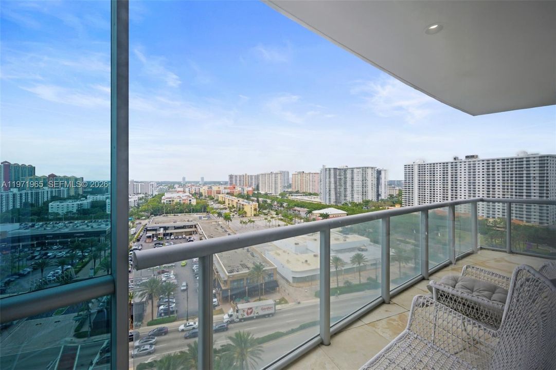 For Sale: $2,850,000 (3 beds, 3 baths, 1956 Square Feet)