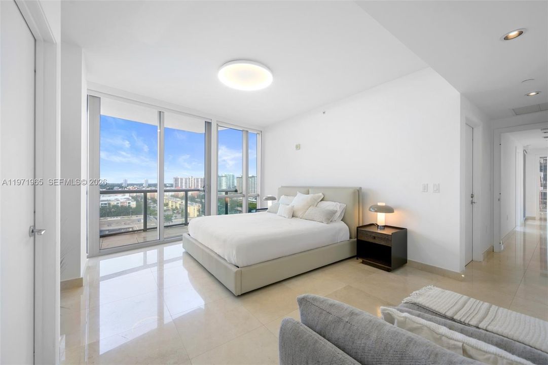 For Sale: $2,850,000 (3 beds, 3 baths, 1956 Square Feet)