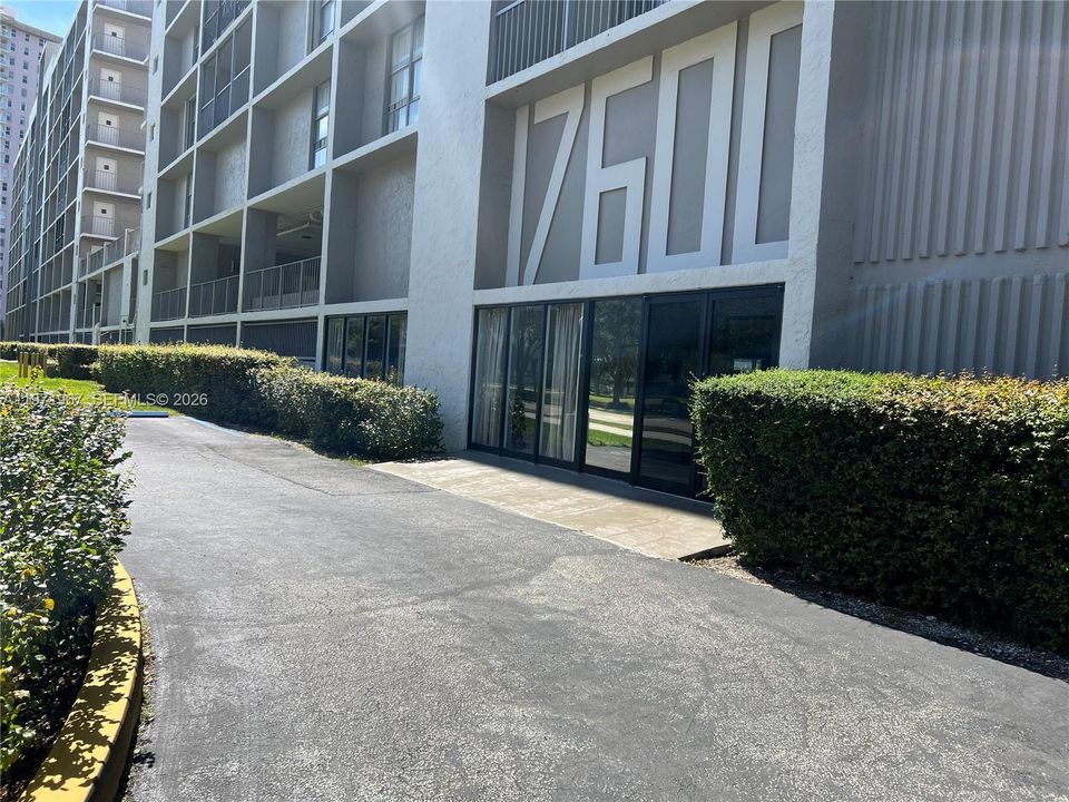 For Sale: $449,000 (2 beds, 2 baths, 1320 Square Feet)