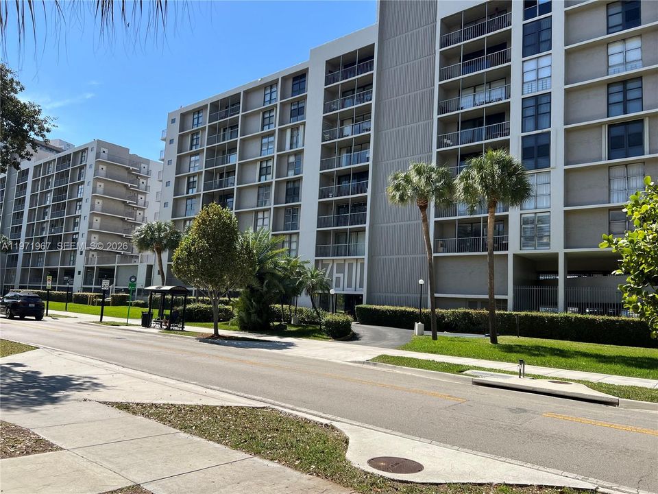 For Sale: $449,000 (2 beds, 2 baths, 1320 Square Feet)