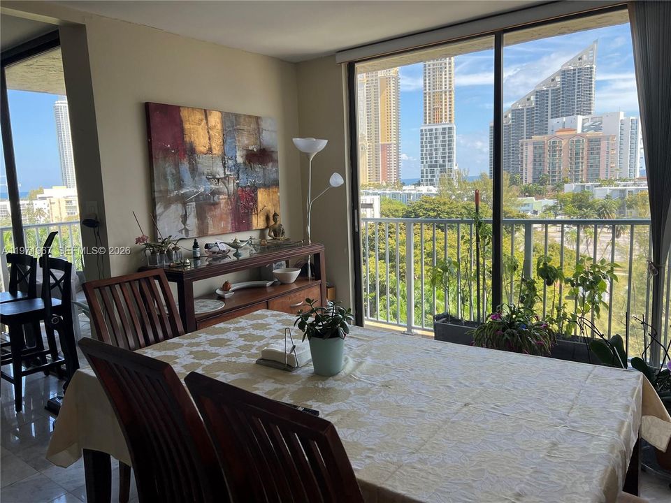 For Sale: $449,000 (2 beds, 2 baths, 1320 Square Feet)