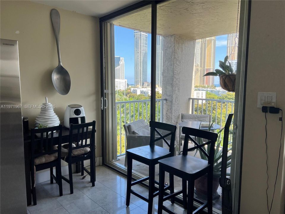 For Sale: $449,000 (2 beds, 2 baths, 1320 Square Feet)