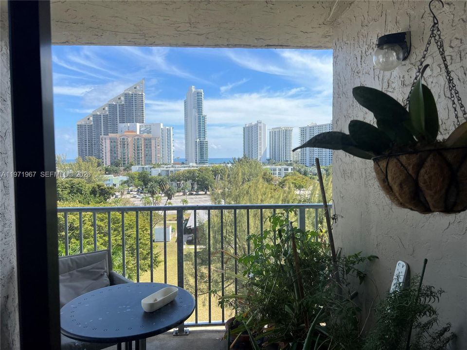 For Sale: $449,000 (2 beds, 2 baths, 1320 Square Feet)