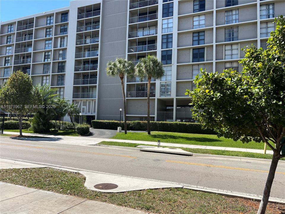 For Sale: $449,000 (2 beds, 2 baths, 1320 Square Feet)