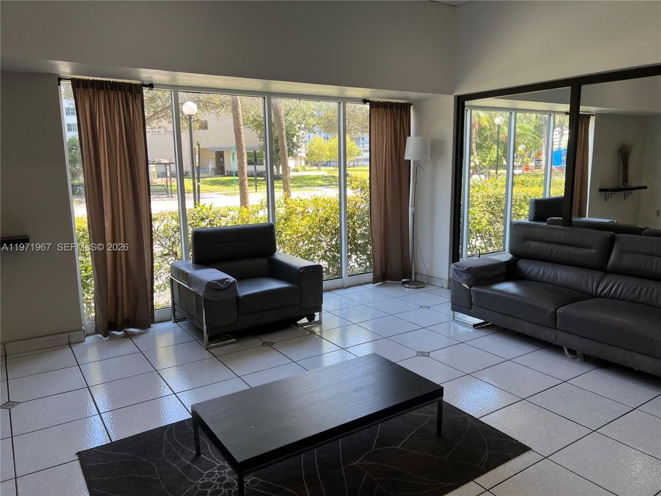 For Sale: $449,000 (2 beds, 2 baths, 1320 Square Feet)