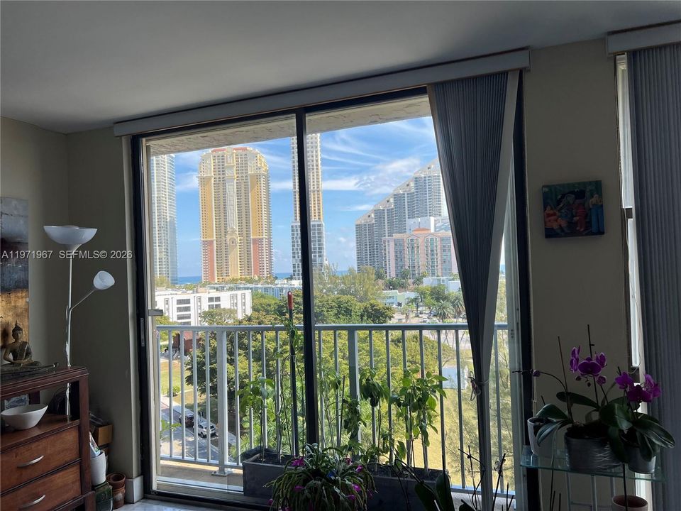 For Sale: $449,000 (2 beds, 2 baths, 1320 Square Feet)