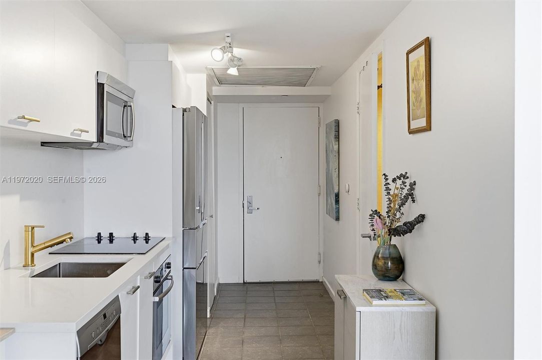 For Sale: $360,000 (0 beds, 1 baths, 567 Square Feet)