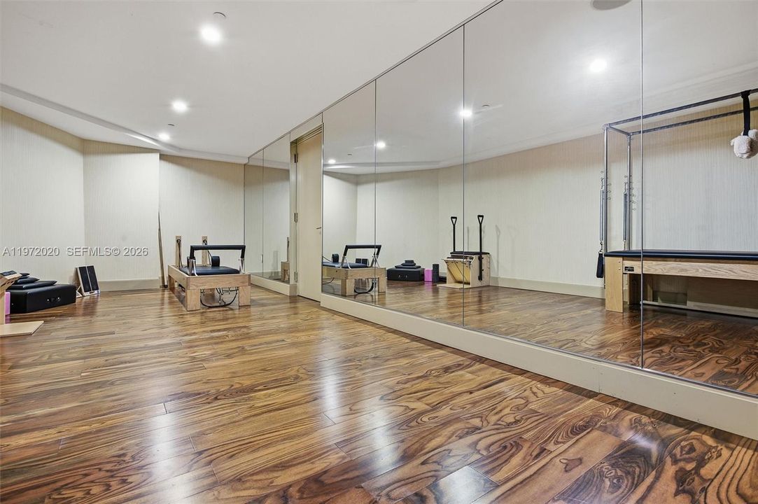 For Sale: $360,000 (0 beds, 1 baths, 567 Square Feet)