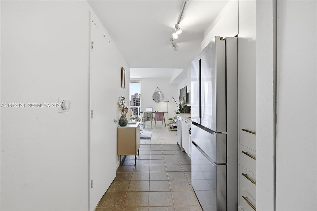 For Sale: $360,000 (0 beds, 1 baths, 567 Square Feet)