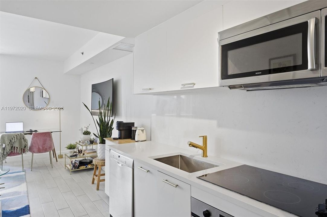 For Sale: $360,000 (0 beds, 1 baths, 567 Square Feet)