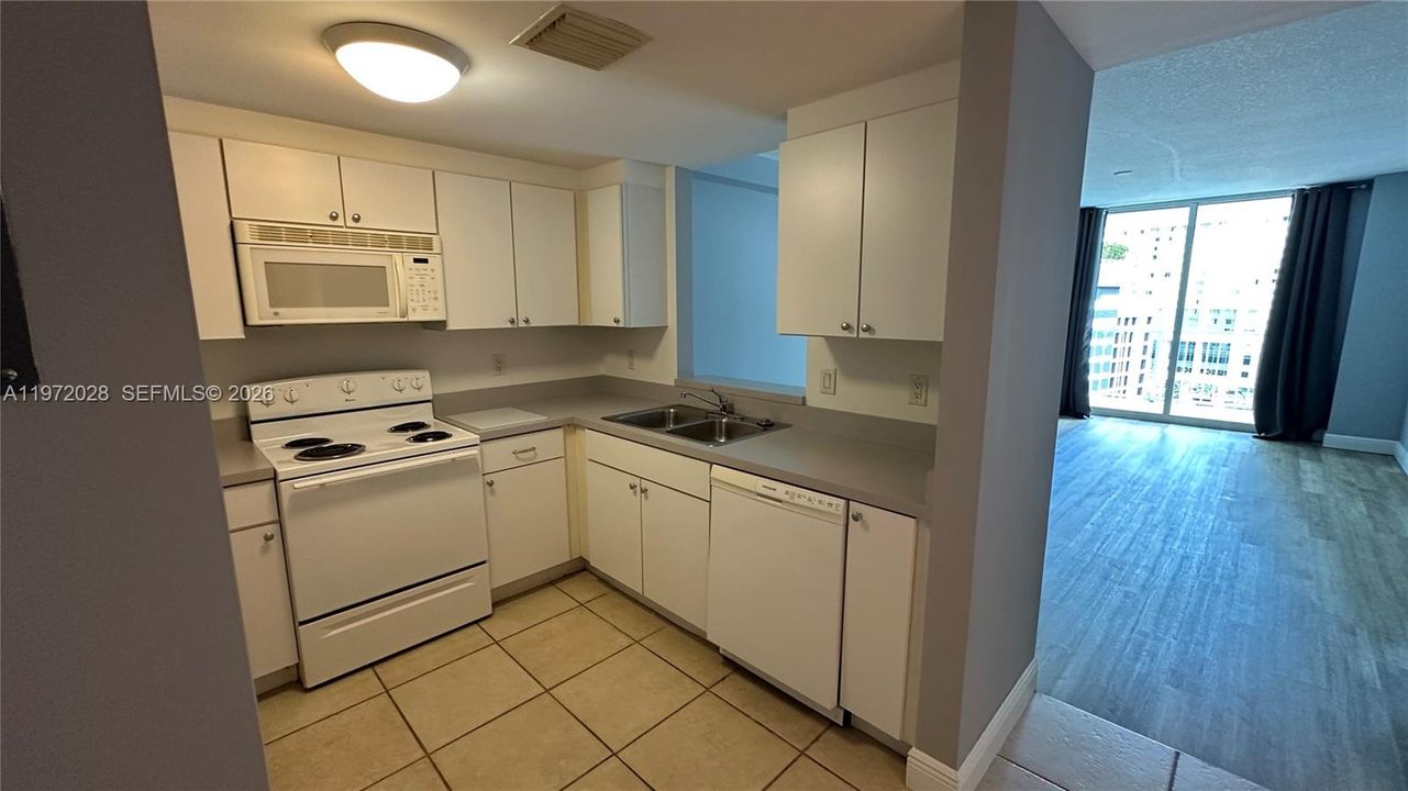 For Sale: $445,000 (1 beds, 1 baths, 860 Square Feet)