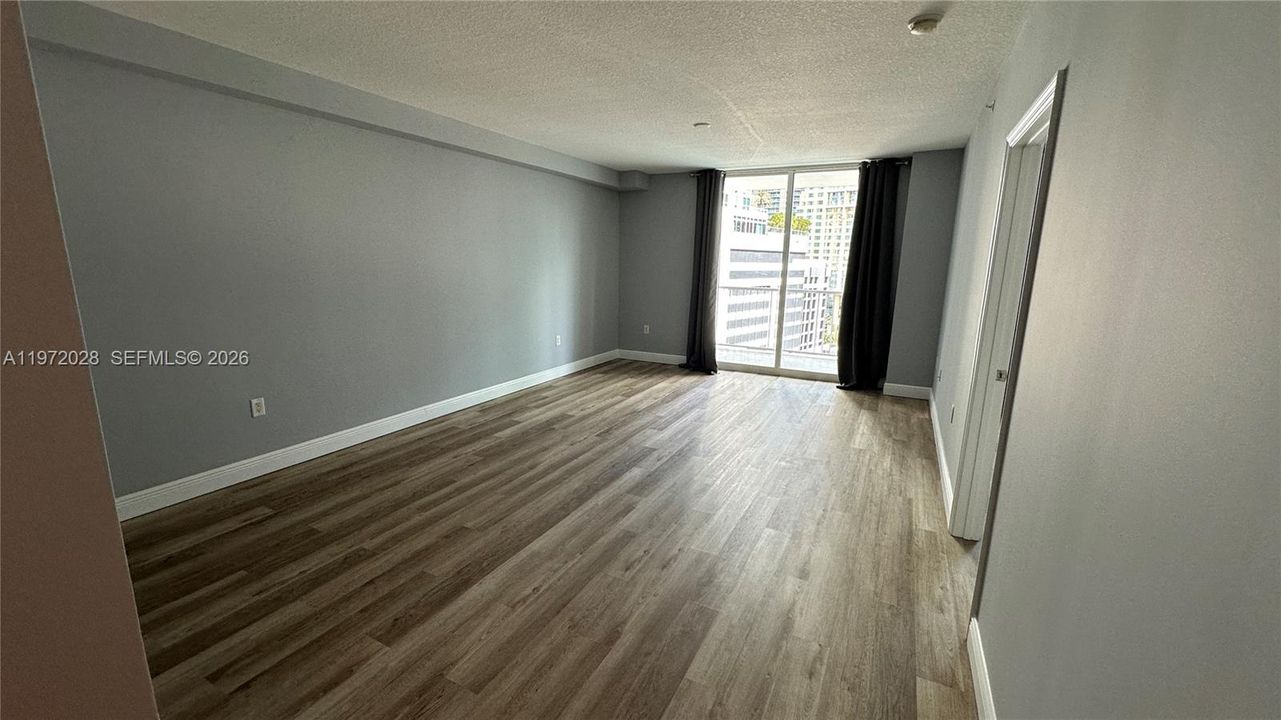 For Sale: $445,000 (1 beds, 1 baths, 860 Square Feet)