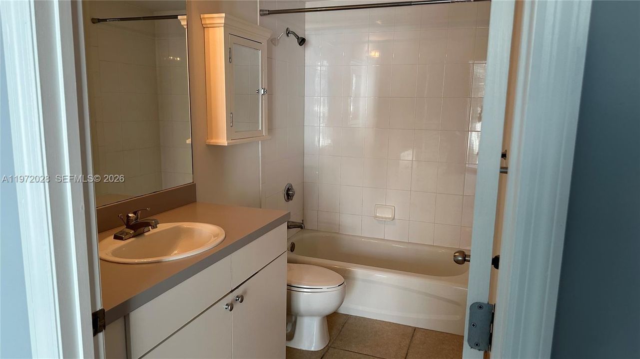 For Sale: $445,000 (1 beds, 1 baths, 860 Square Feet)