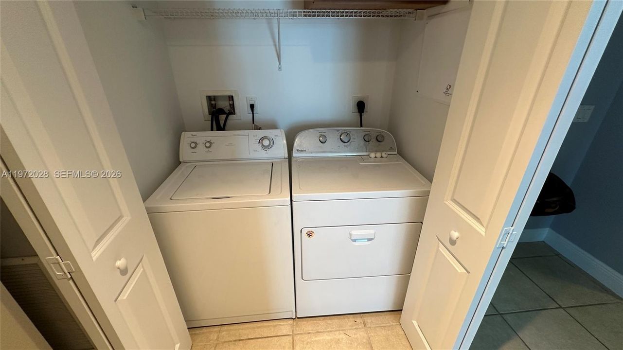 For Sale: $445,000 (1 beds, 1 baths, 860 Square Feet)