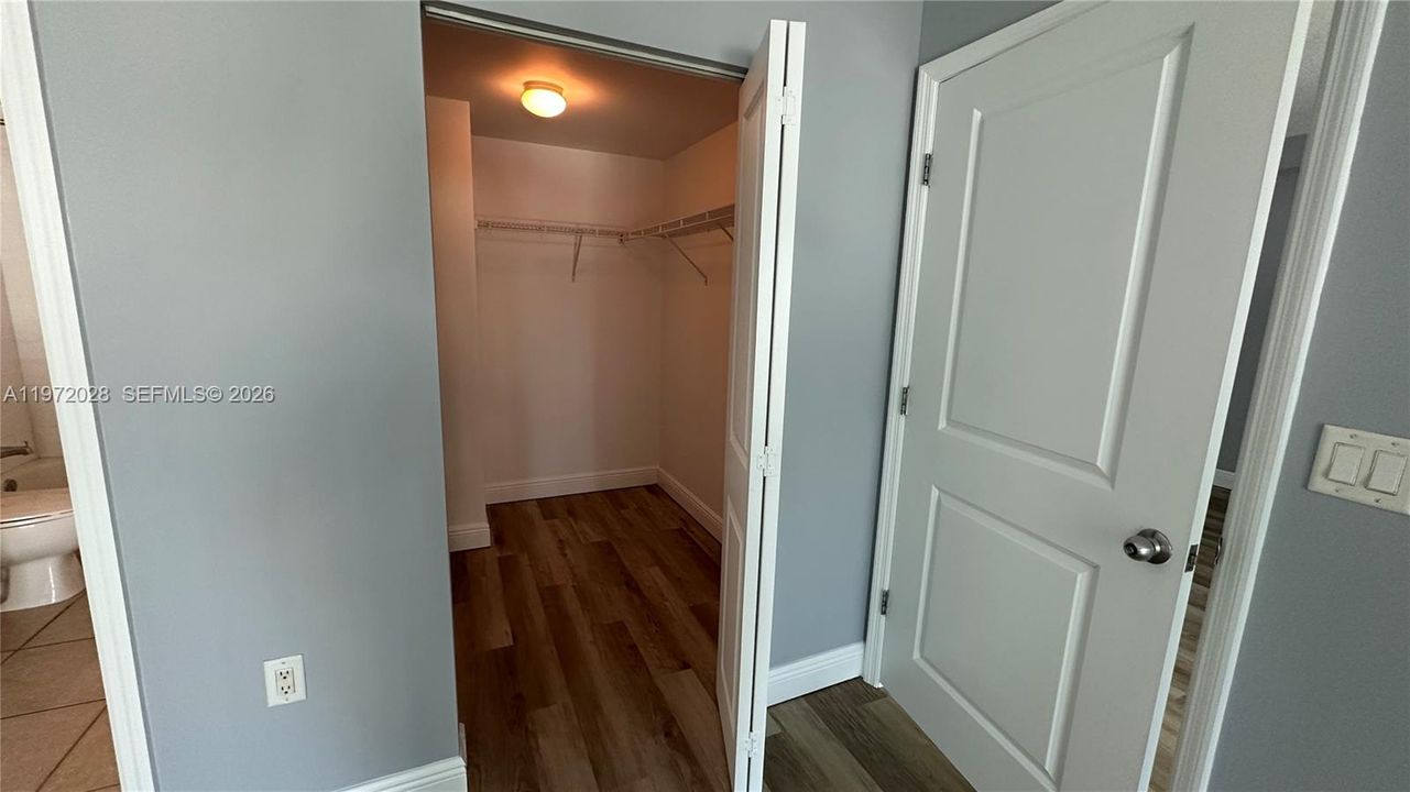 For Sale: $445,000 (1 beds, 1 baths, 860 Square Feet)