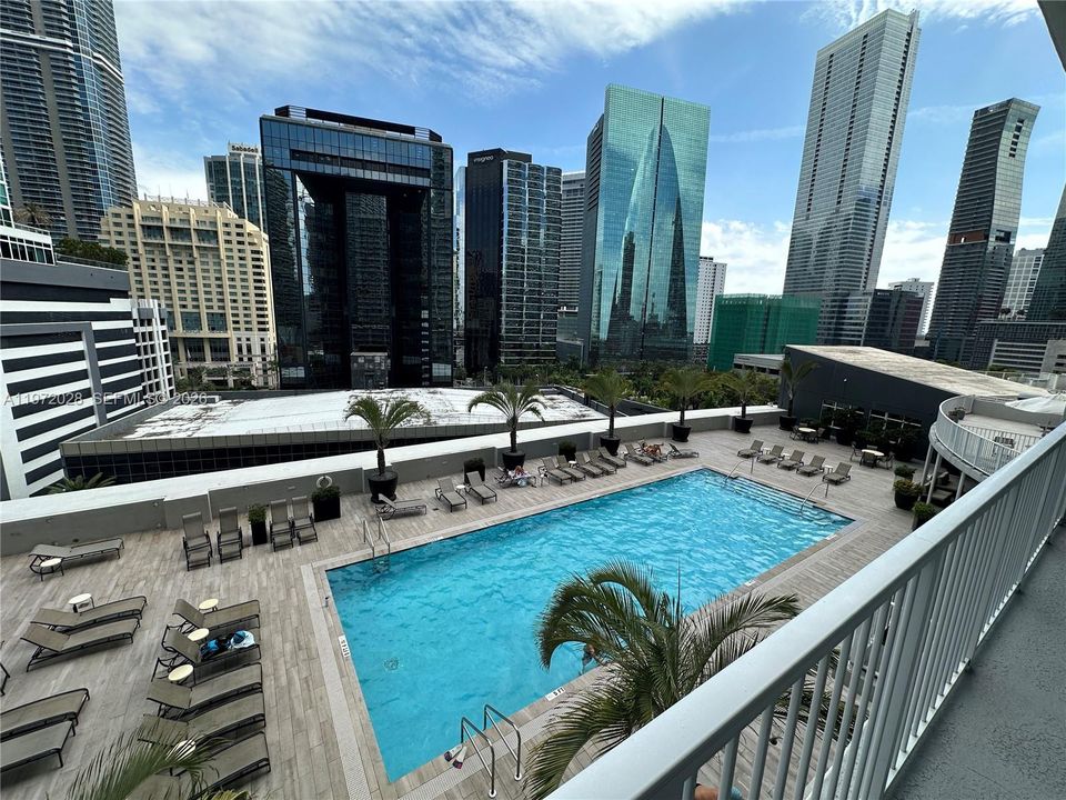 For Sale: $445,000 (1 beds, 1 baths, 860 Square Feet)