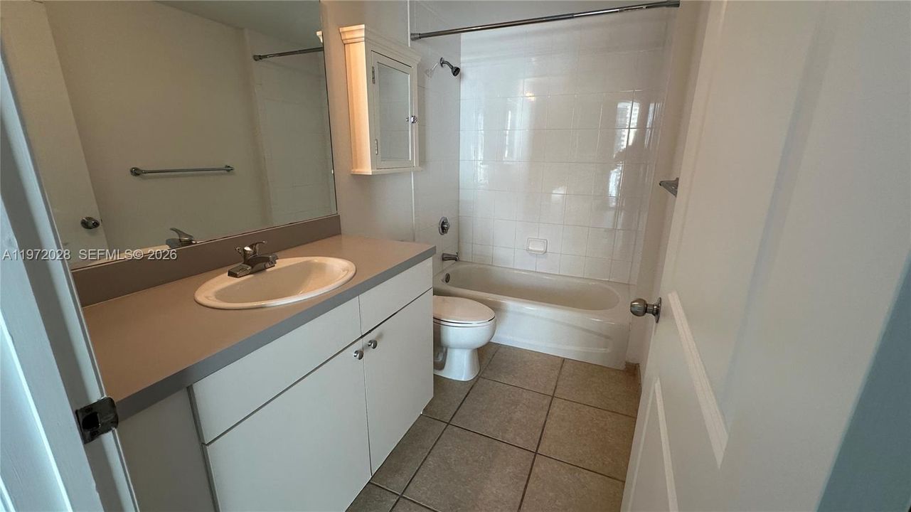 For Sale: $445,000 (1 beds, 1 baths, 860 Square Feet)