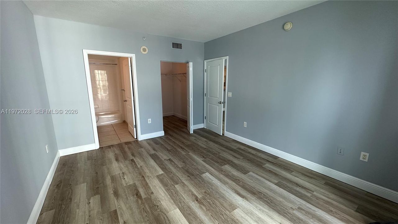 For Sale: $445,000 (1 beds, 1 baths, 860 Square Feet)