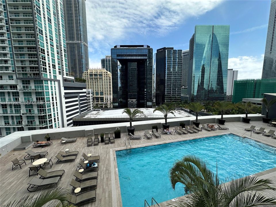 For Sale: $445,000 (1 beds, 1 baths, 860 Square Feet)