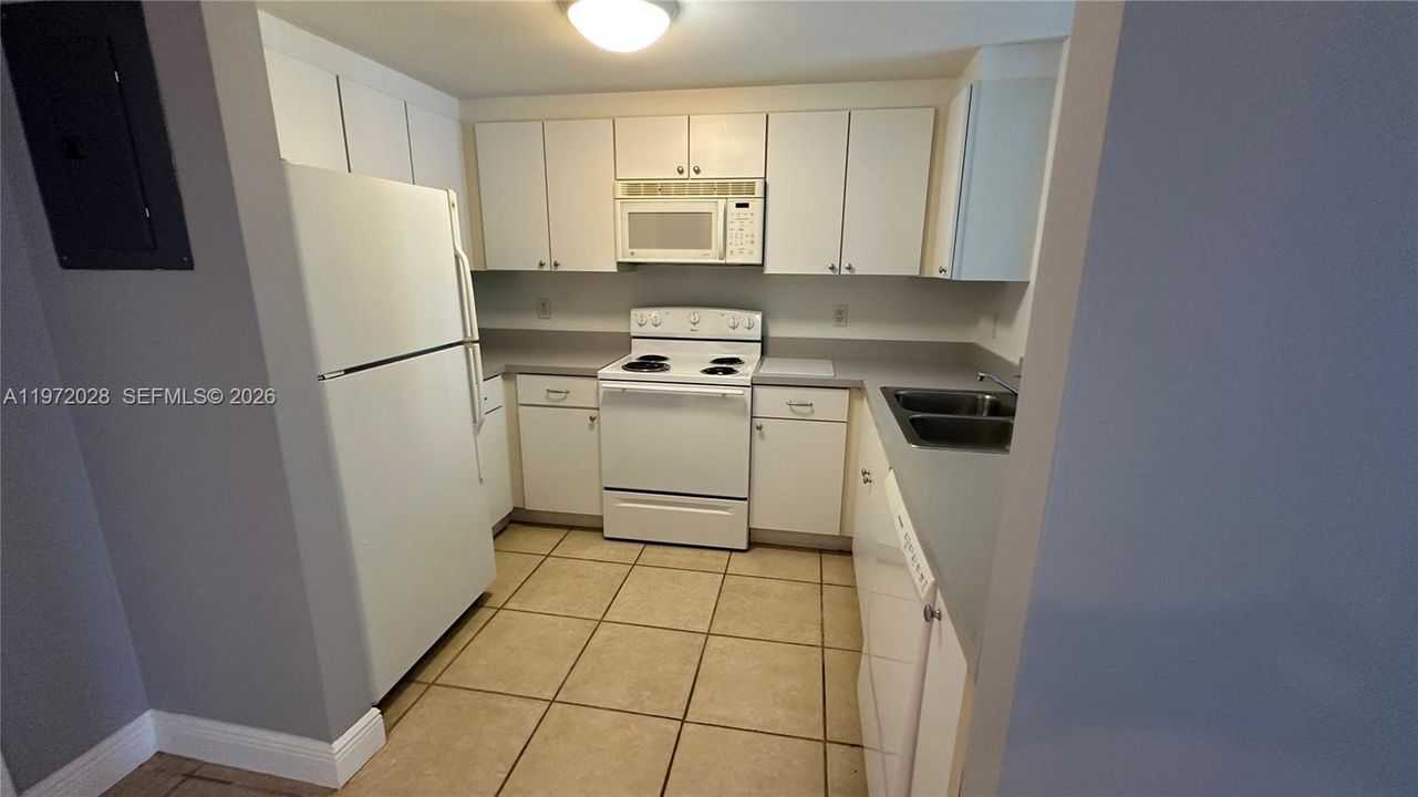 For Sale: $445,000 (1 beds, 1 baths, 860 Square Feet)