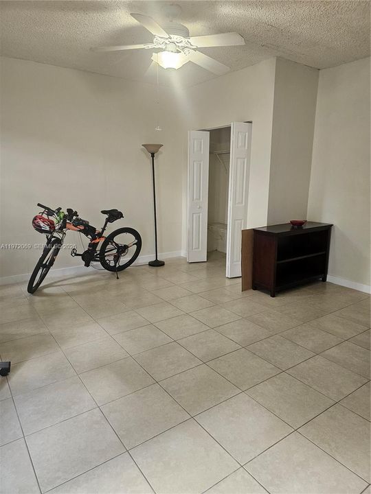 В аренду: $1,200 (0 спален, 1 ванн, 400 Квадратных фут)