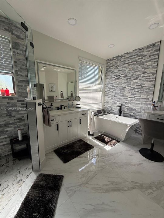 For Sale: $1,775,000 (7 beds, 5 baths, 3966 Square Feet)